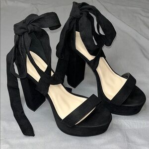Elegant Black Platform Heels 7 Wide